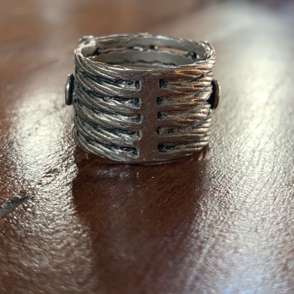 Ring - Picture 2 of 5